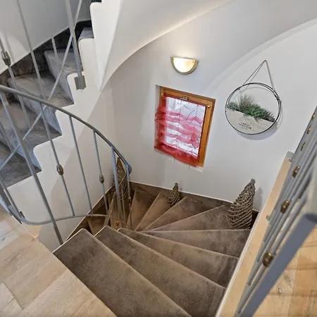 Tatil Evi Maison Crans-montana, 7 Pers - 7 Lits, Jardin & Carnotzet *